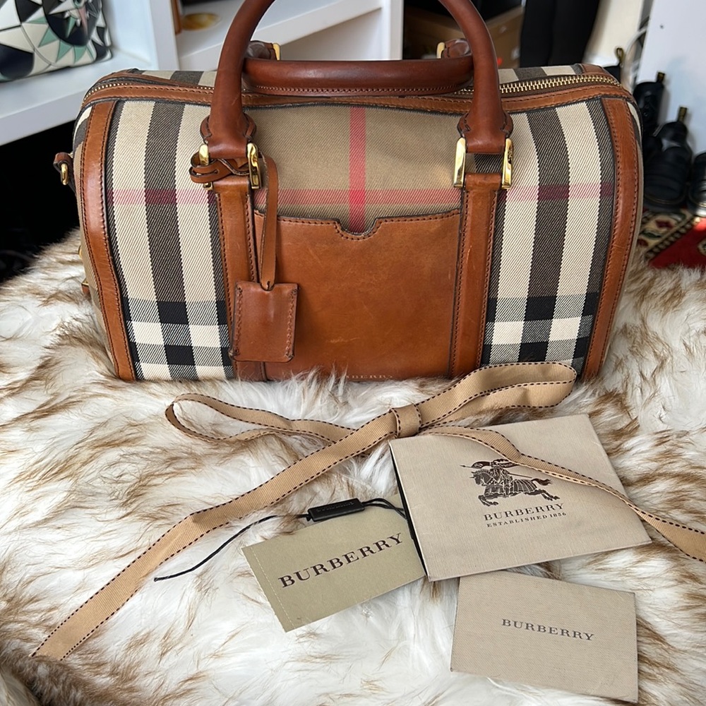 Burberry House Check Sartorial Medium Alchester Bowling